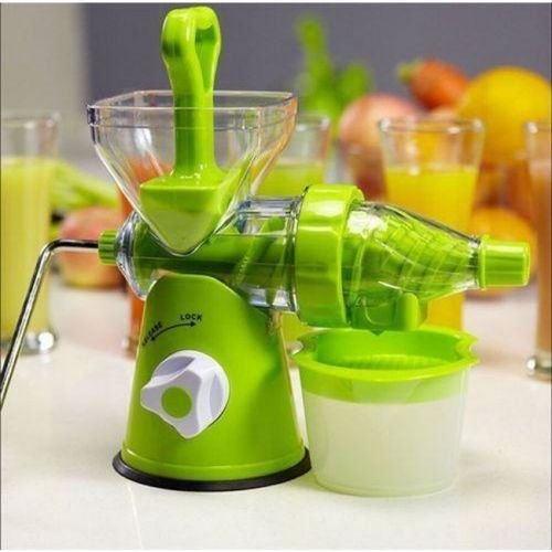 Manual fruit juicer